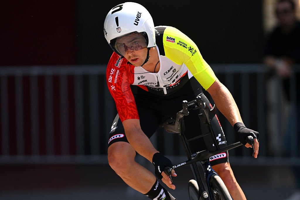 'Just watch out for the goats' – Animal jumps at Dion Smith's wheel at Giro d'Italia in Albania, forces him into evasive action - video