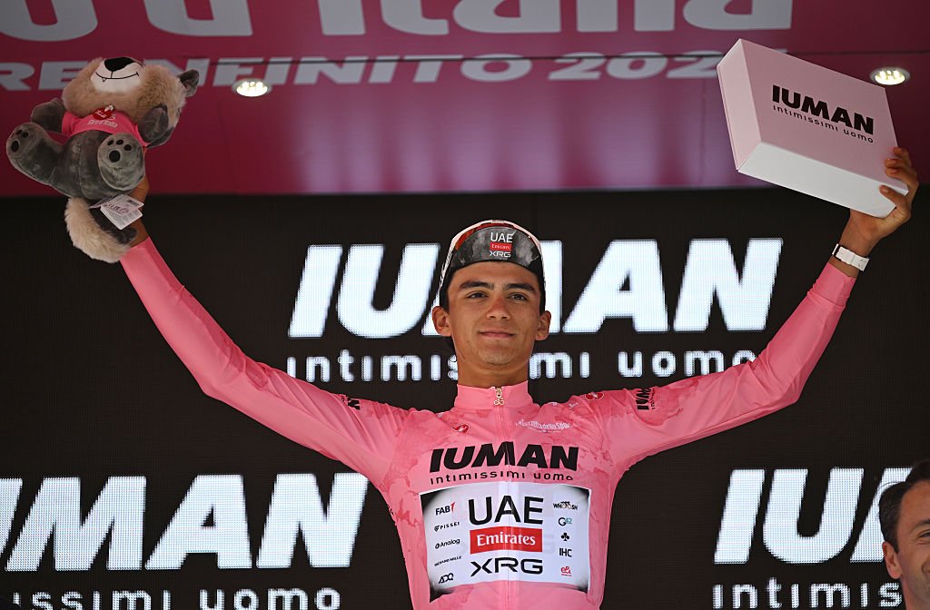 Isaac del Toro blasts into Giro d'Italia overall battle with pink in Siena but plays down long-term race leadership role