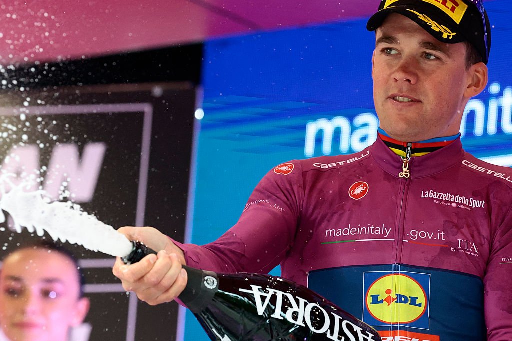 'It's not secure yet' - Maglia ciclamino leader Mads Pedersen counting lost points with fourth-place sprint in Viadana