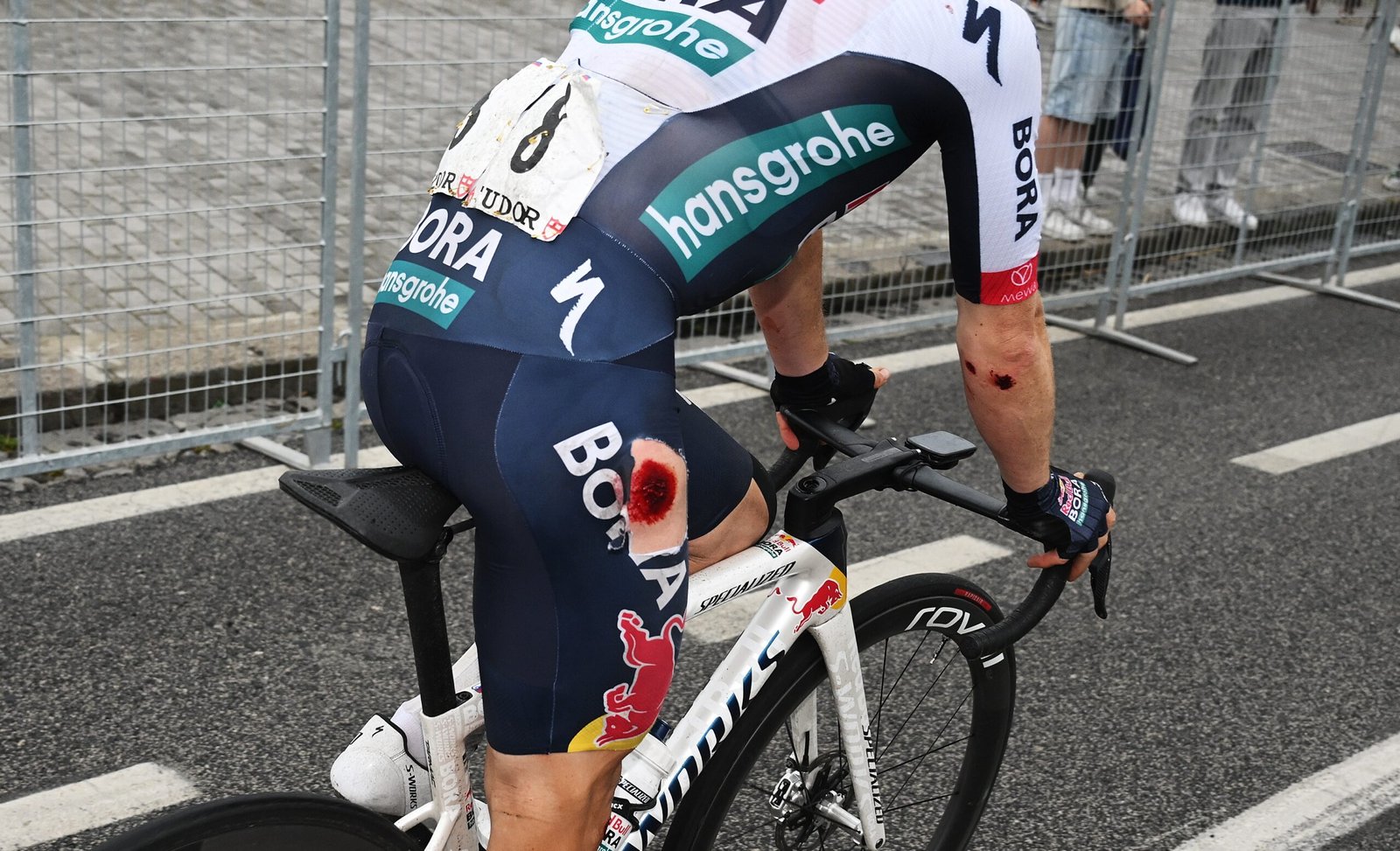 Jai Hindley suffers fractured vertebra in Giro d'Italia crash, Jan Hirt finishes stage with broken femur – injury update