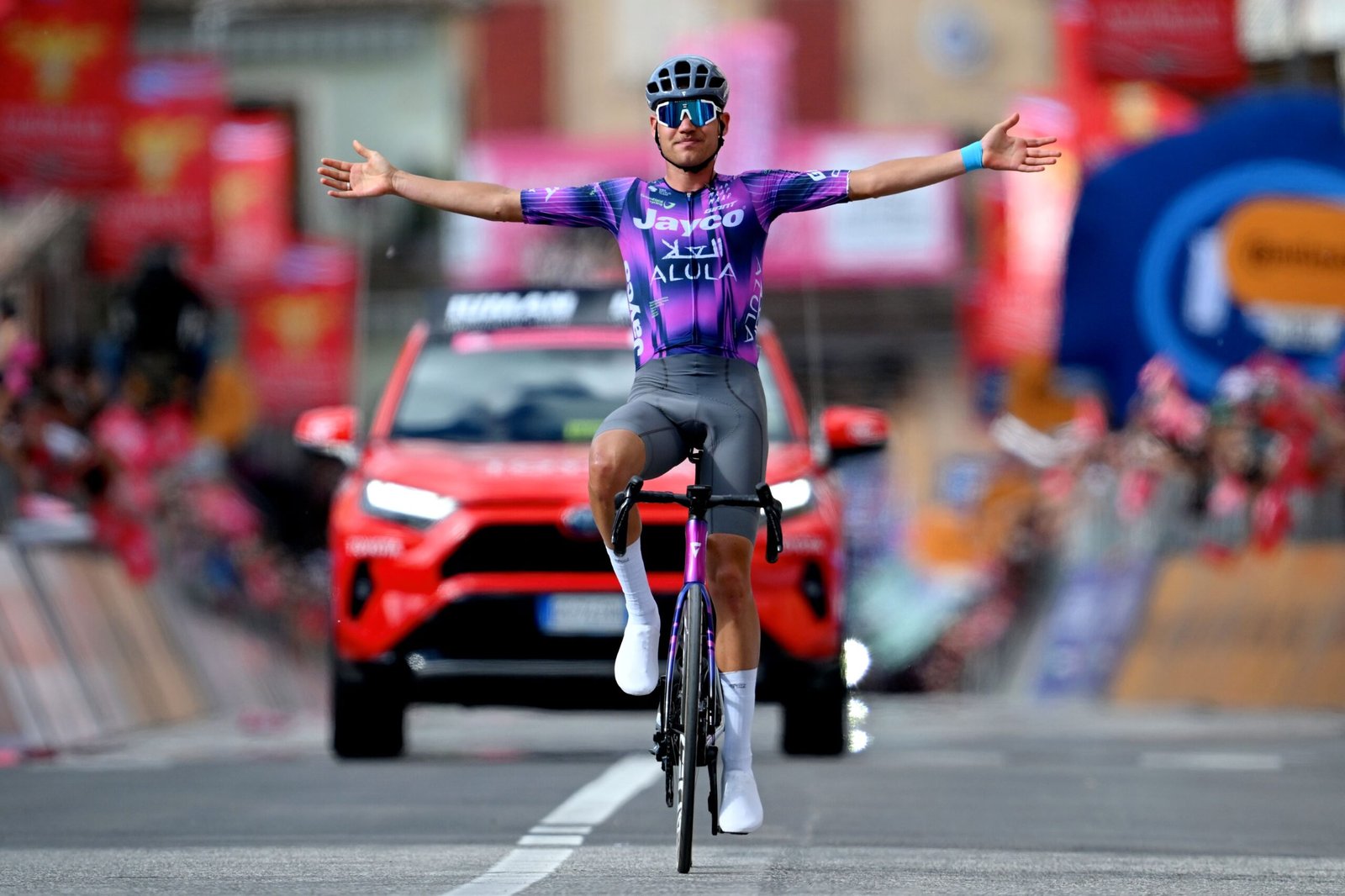 'Everyone has their eye on the stage to Asiago' - Luke Plapp hopes Jayco AlUla can be inspired by his Giro d'Italia breakaway win