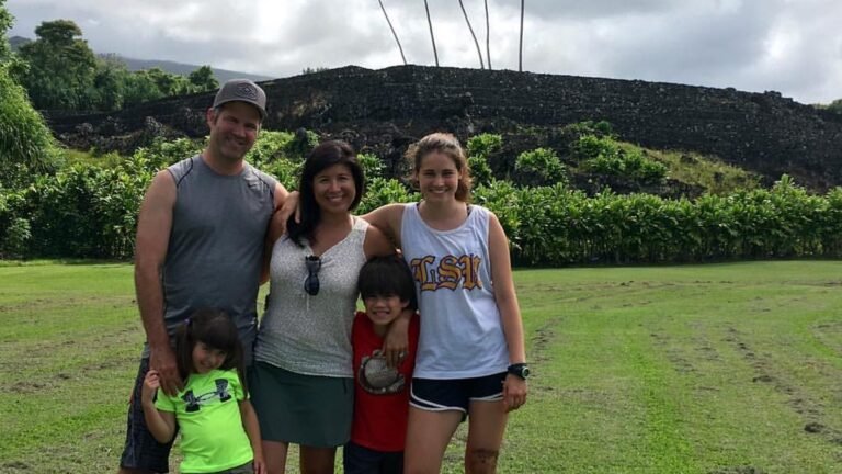Native Hawaiians are kicked out of Hawaii. This is a one family battle. Native Hawaiians are kicked out of Hawaii. This is a one family battle.